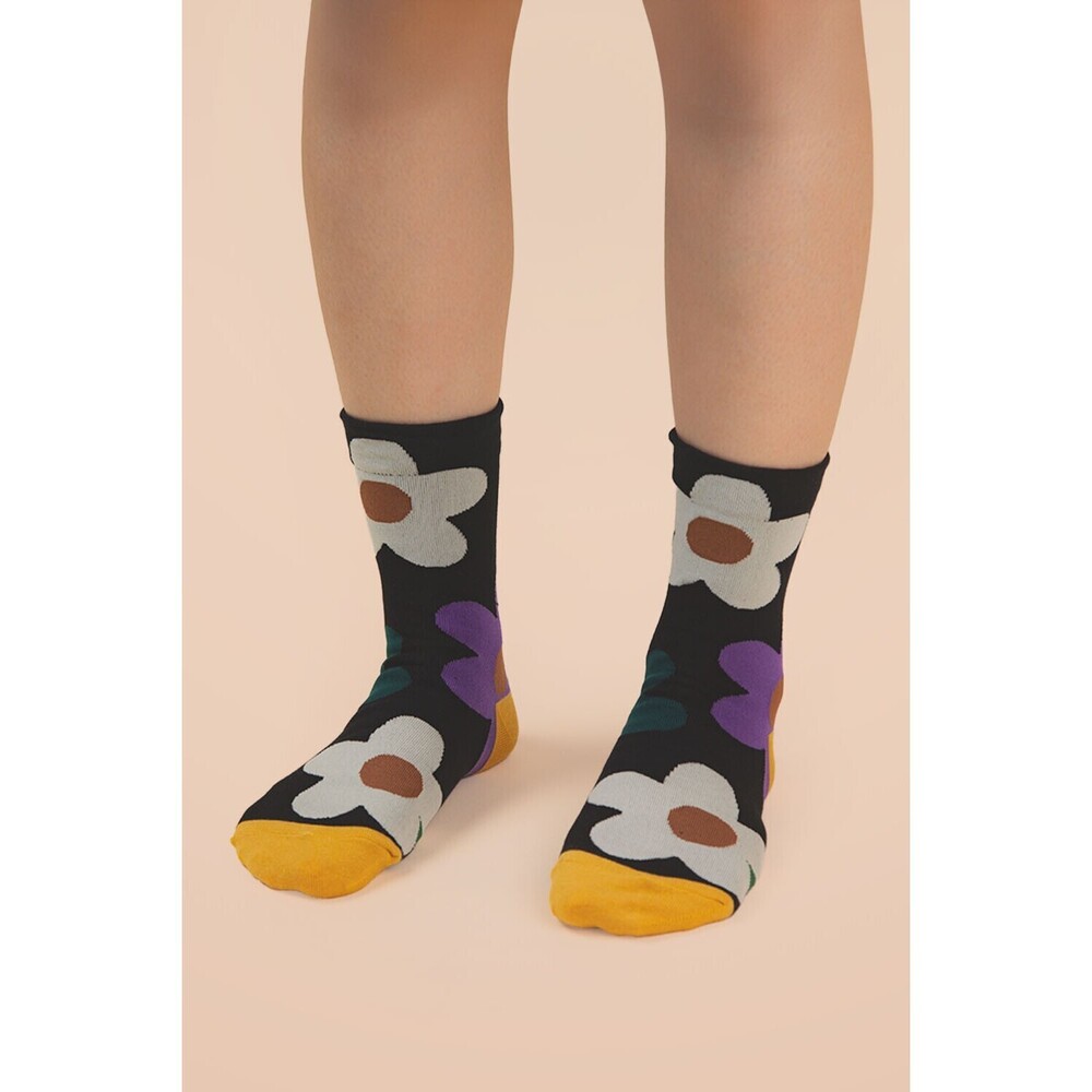 SC10007C-1 B Very J Multi Color Floral Print Socks Black One Size